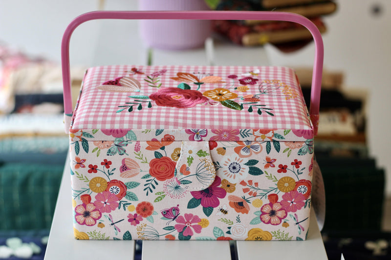 Grande boîte à couture carrée à motifs fleuris